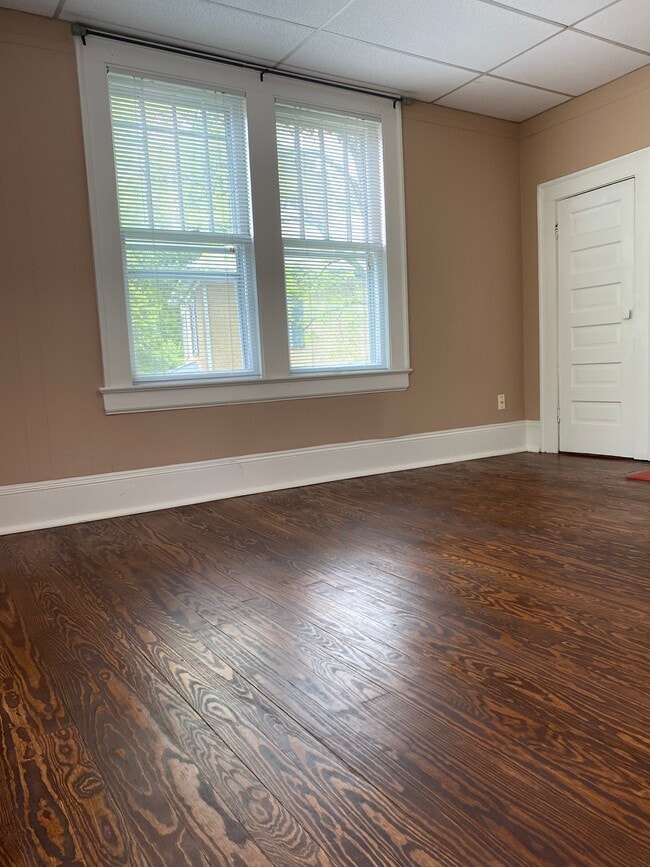 Living Room - 222 W End Blvd Unit 222