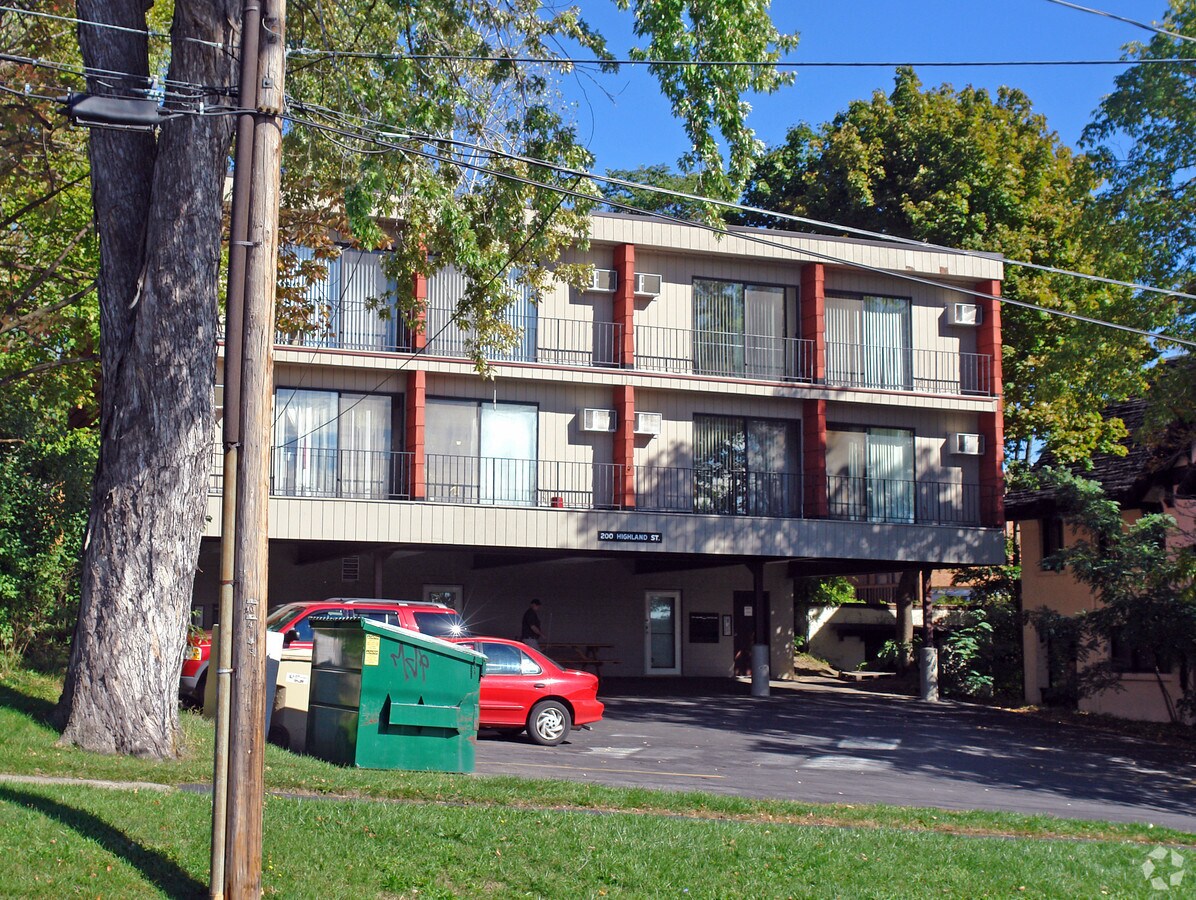 Photo - 200 Highland St Apartments