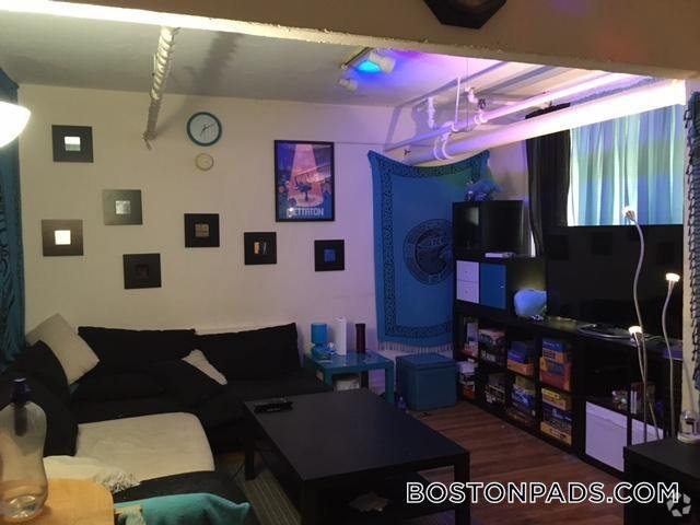 Building Photo - 1450 Commonwealth Ave Unit B Rental