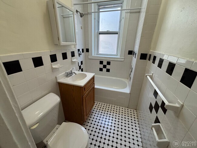 Photo - 360 Riverway Unidad 21