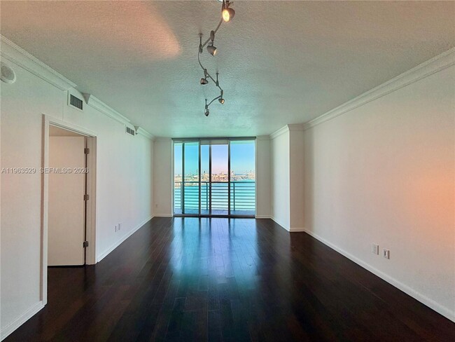 Photo - 335 S Biscayne Blvd Unidad 2512