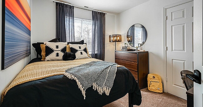 Model-Bedroom-02-The-Hills-Northview-Harrisonburg-VA-4 - The Hills Northview Apartments