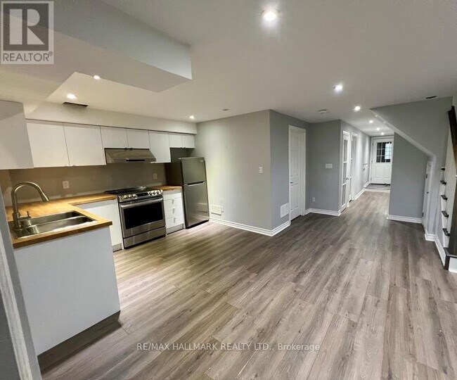 Photo - 30 Gatwick Ave