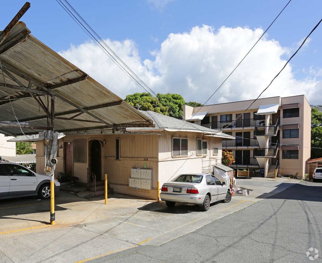 Primary Photo - 3214 Waialae Ave Apartments