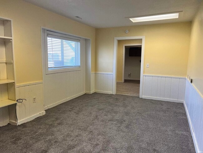 Photo - 1050 Rank Pkwy