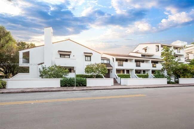 Building Photo - 2600 Cardena St Unit PH2