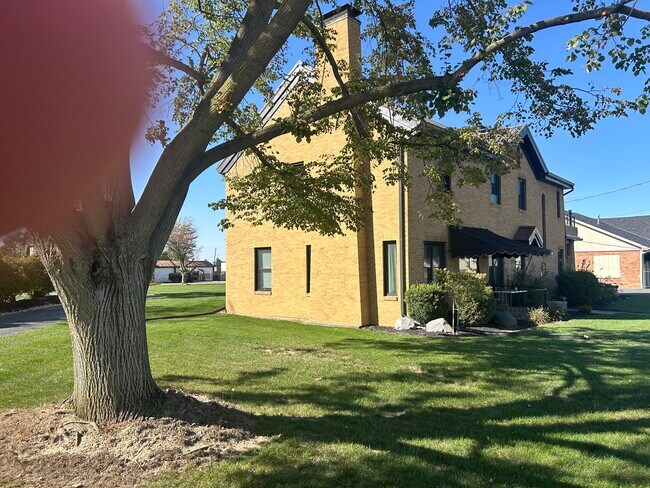 Photo - 547 N Broadway St