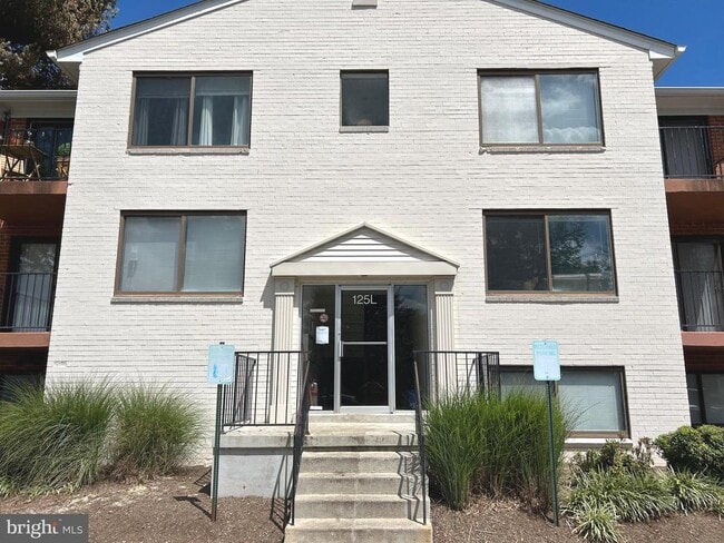 Building Photo - 125 Clubhouse Dr SW Unit 1