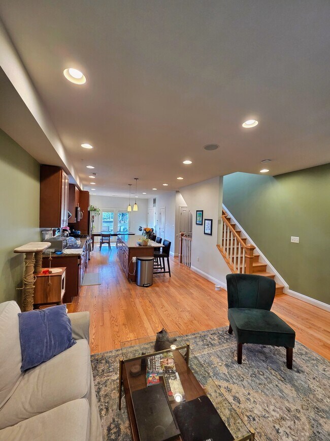 Photo - 907 Webster St NW