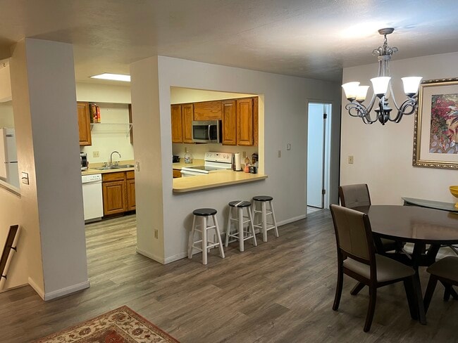 Photo - 1351 S Main St