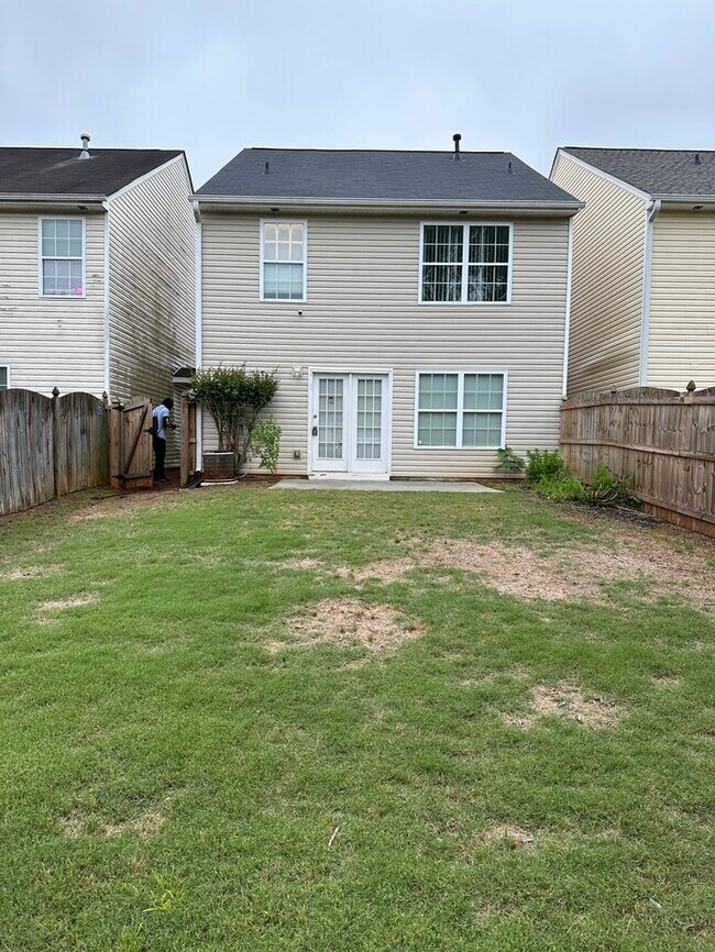 Photo - 105 Crestfield Cir