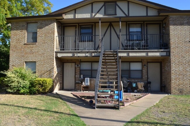 Building Photo - 221 W Robin Ln Unit 2-STILL OCCUPIED BY RESIDENT