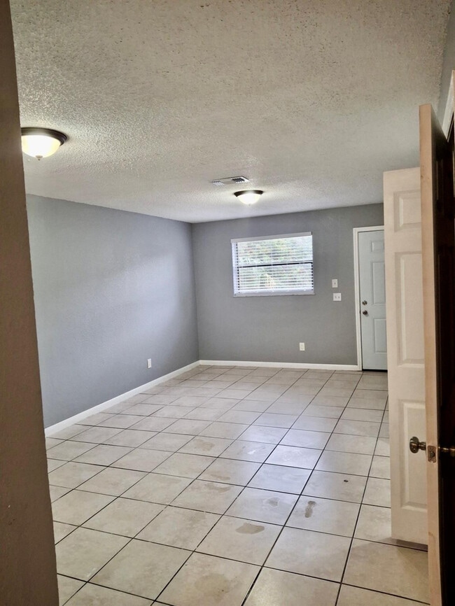 Photo - 910 Wagner Pl