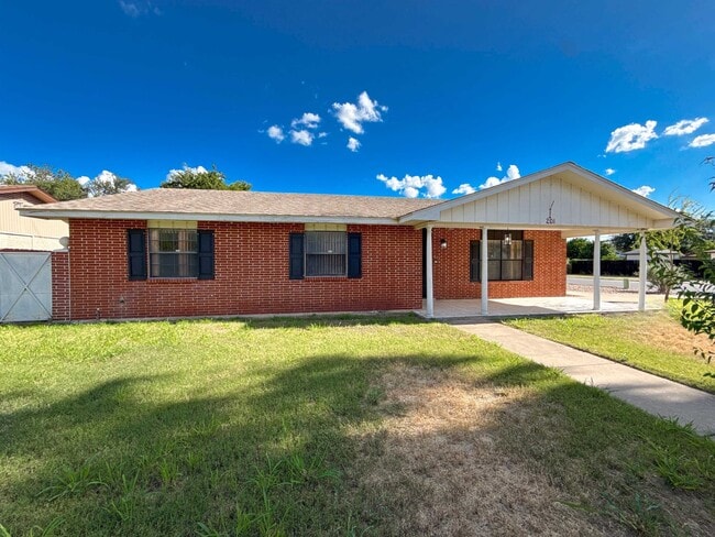 Photo - 201 Gumwood Ln
