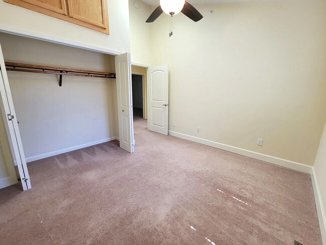 bedroom closet bhcr - Creekside Villas