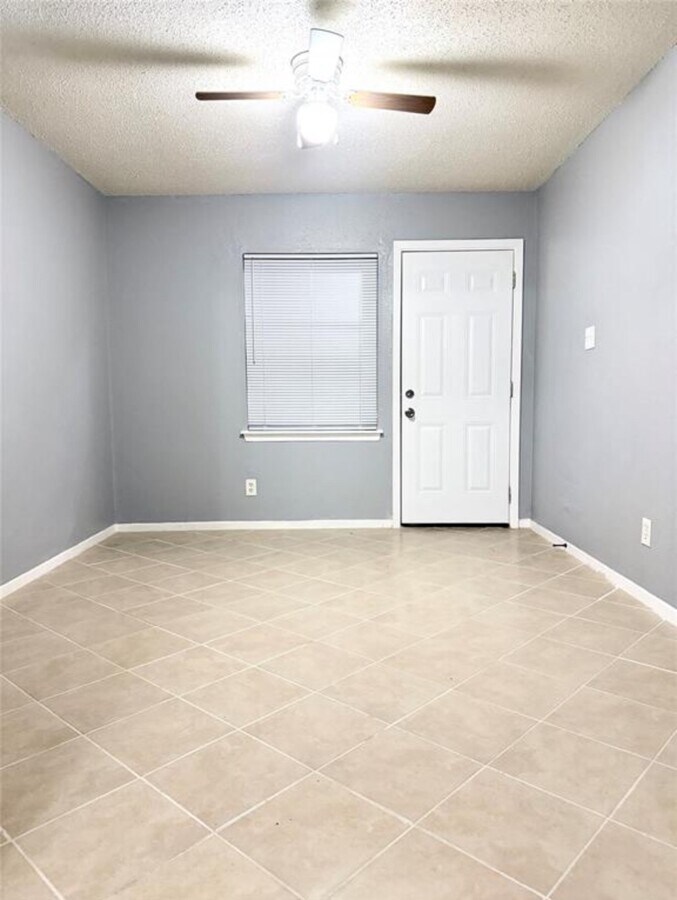 Photo - 4515 Oxford St