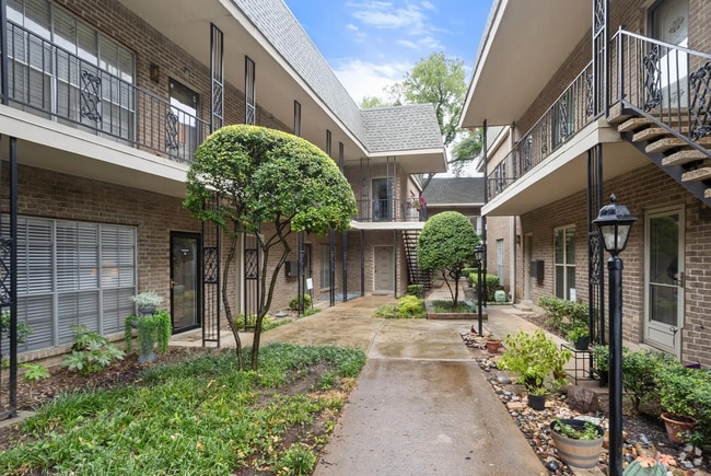 Building Photo - 4438 Harlanwood Dr Unit 211 Rental