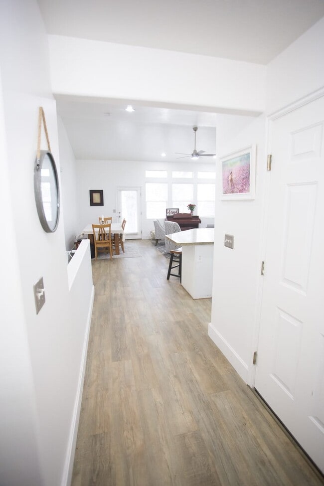 Photo - 1599 S Main St