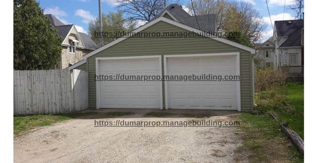 Photo - 906 Riehl St