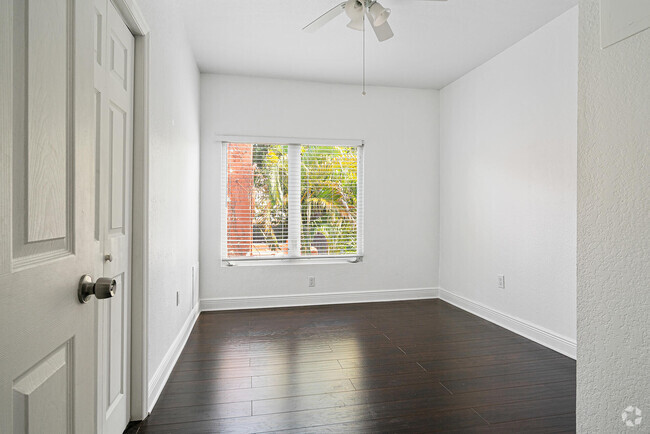 Building Photo - 518 Biscayne Dr Rental