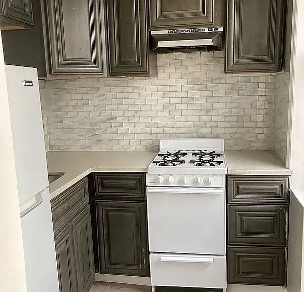 Photo - 571 Nostrand Ave