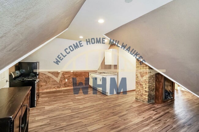 Photo - 2720 N Oakland Ave Unit B-3RD FLOOR