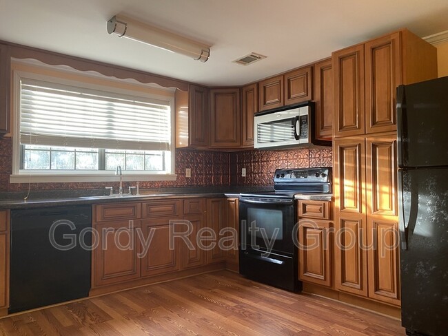 Photo - 2057 Gay Ave