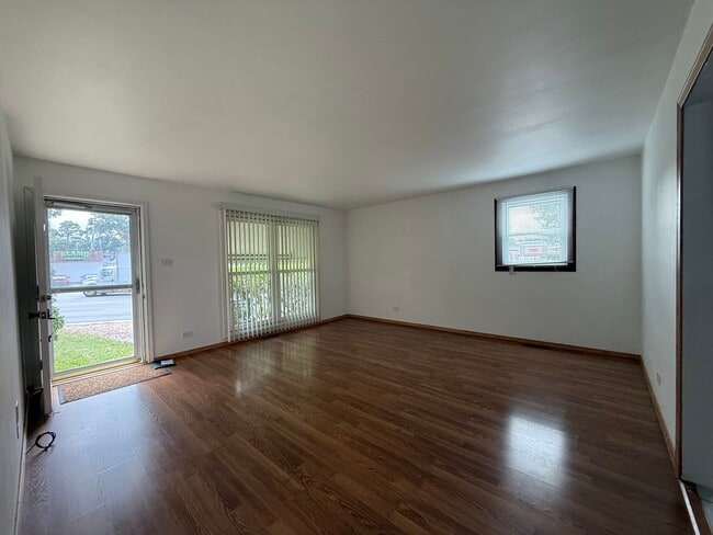 Photo - 723 S Lake St