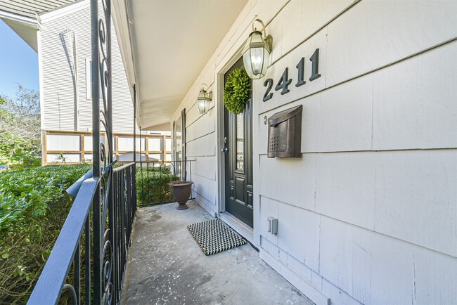 Photo - 2411 Wroxton Rd