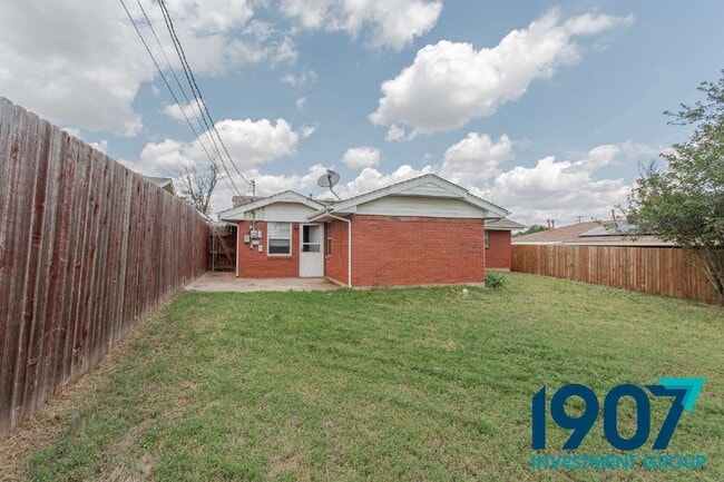 Photo - 704 SW 2nd St