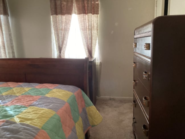 Photo - 5912 Owen St