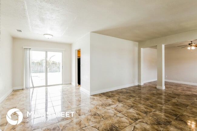 Photo - 900 NW 199th St