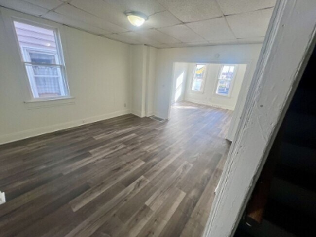 Photo - AVAILABLE FOR SHOWING!!! 4BR / 1BA.