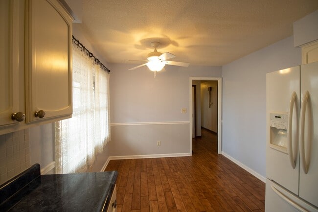 Photo - Cozy Spacious Home 4bd/3ba w garage