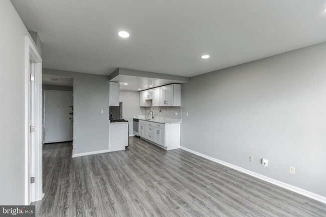 Photo - 4600 Duke St Unidad 718