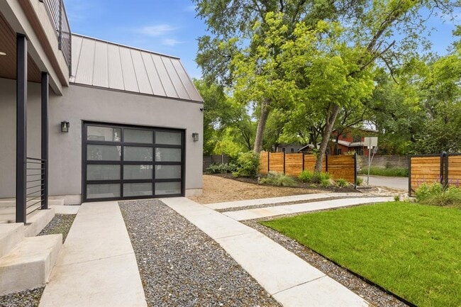 Photo - 2300 Bluebonnet Ln