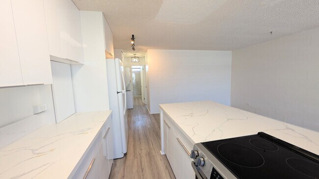 Photo - Beautifully Renovated 1/1/1 at Kalakaua Sands Unit 702