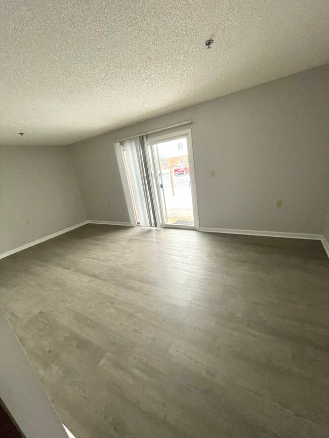 Living room - Creekside Lane Apartments