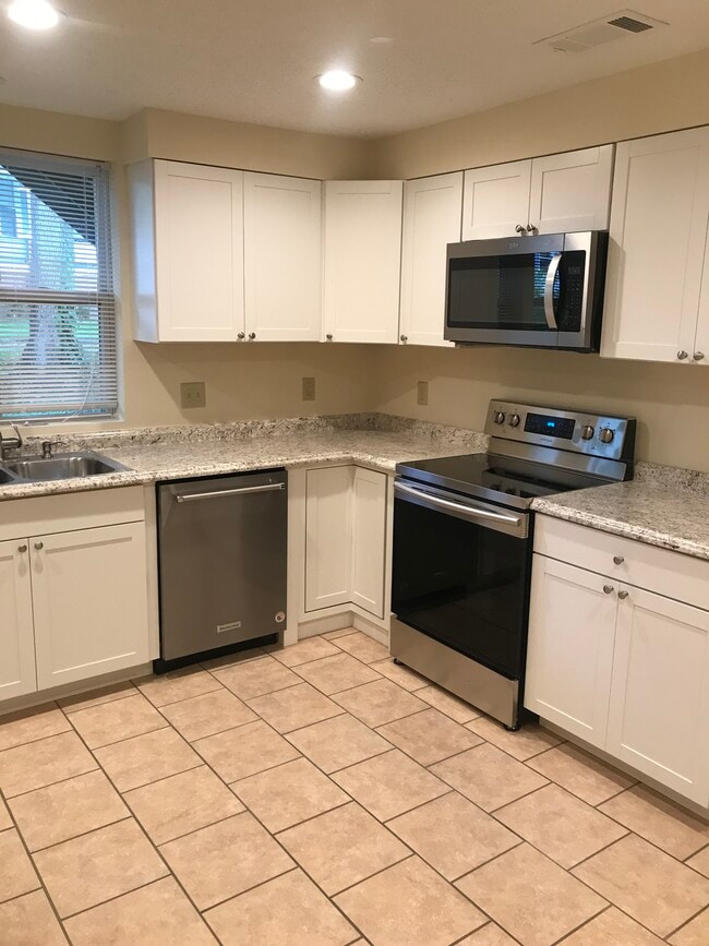 Building Photo - 201 W Locust St Unit 201 West Locust Street