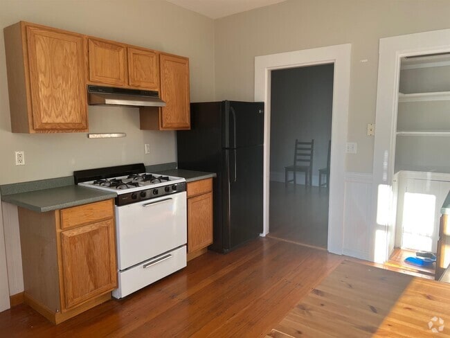 Building Photo - 20 Park Ave Unit R Rental