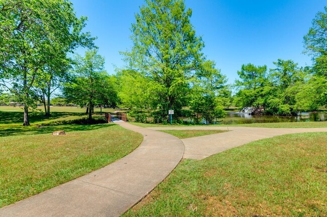 Photo - College Station - 2 bedroom - 1 bath - fenced in yard - WD connections