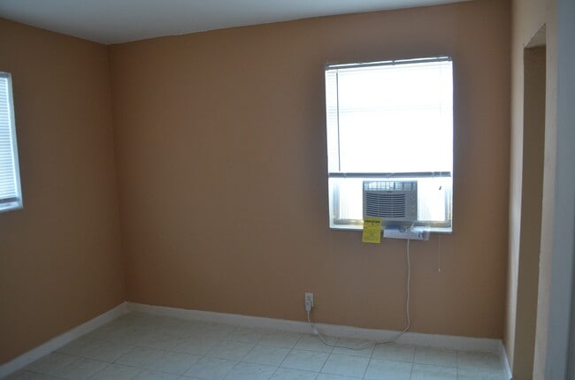 Photo - 119 NW 3rd St