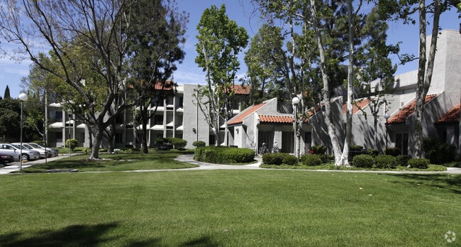 Photo - Tustin Gardens Apartments