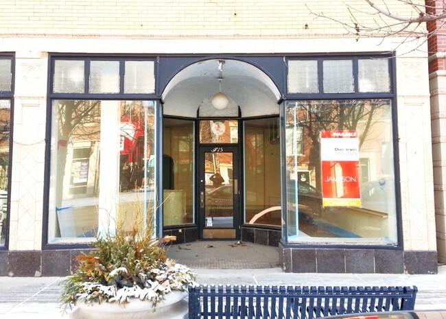 Primary Photo - 3713-3733 N Southport Ave