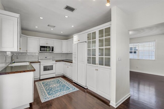 Photo - 3640 SW 25th St Unit 1