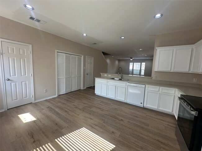 Photo - 8045 Ellinger Ln