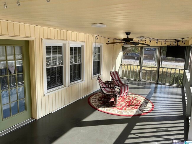 Photo - 2919 University Blvd E