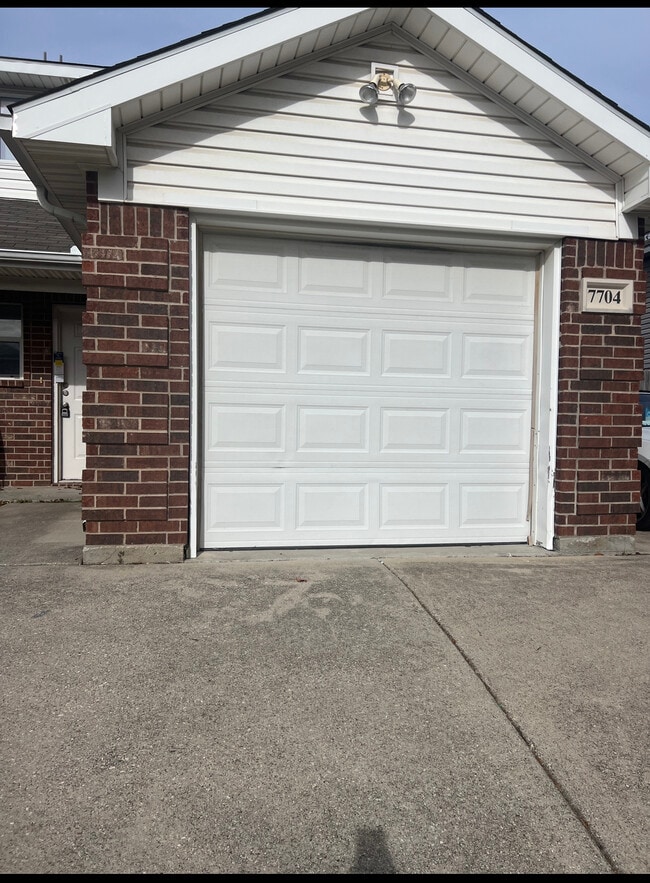 Building Photo - 7704 Downe Dr Rental