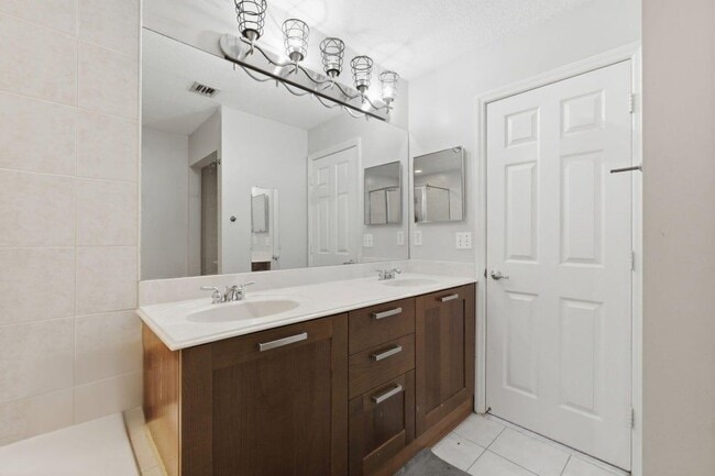 Photo - 710 SW 4th Ave
