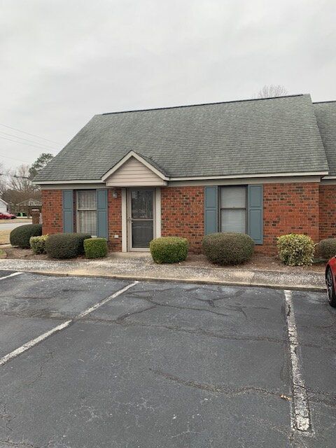 Building Photo - 607 E Main St